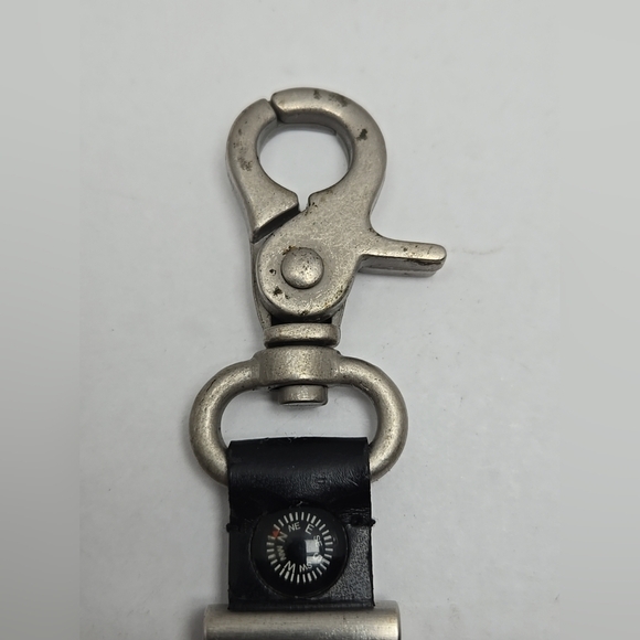 Vintage B.U.M. Equipment Bum Clip Watch Bottle Opener Compass New Battery - Picture 5 of 10